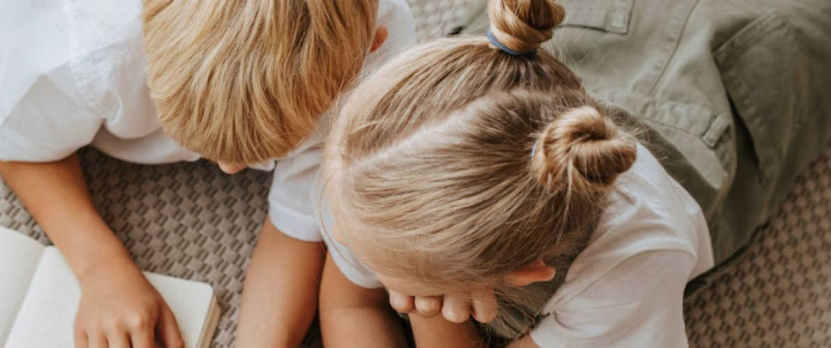 two-kids-drawing
